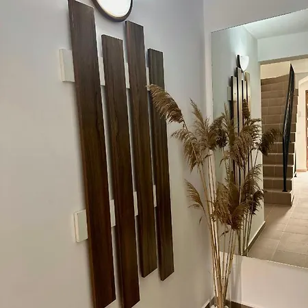 Irb Emona 4 Πανσιόν Νεσέμπαρ